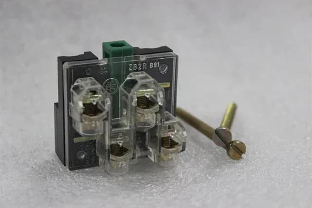 Блок контактов ZB2 RB913